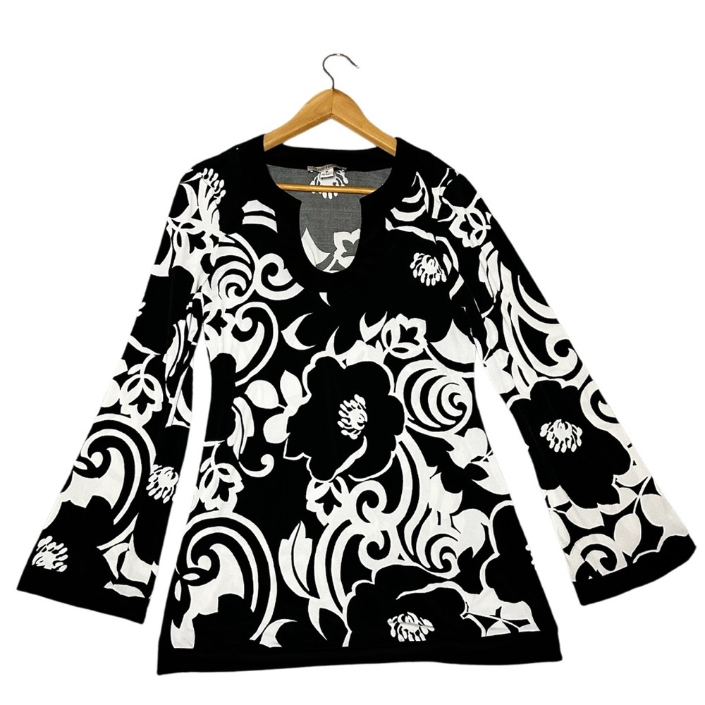 WHBM-Black and White‎ Floral Long sleeve Top Size M